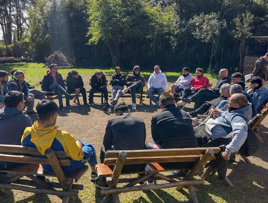 Reunión grupal terapéutica en Comunidad Amanecer
